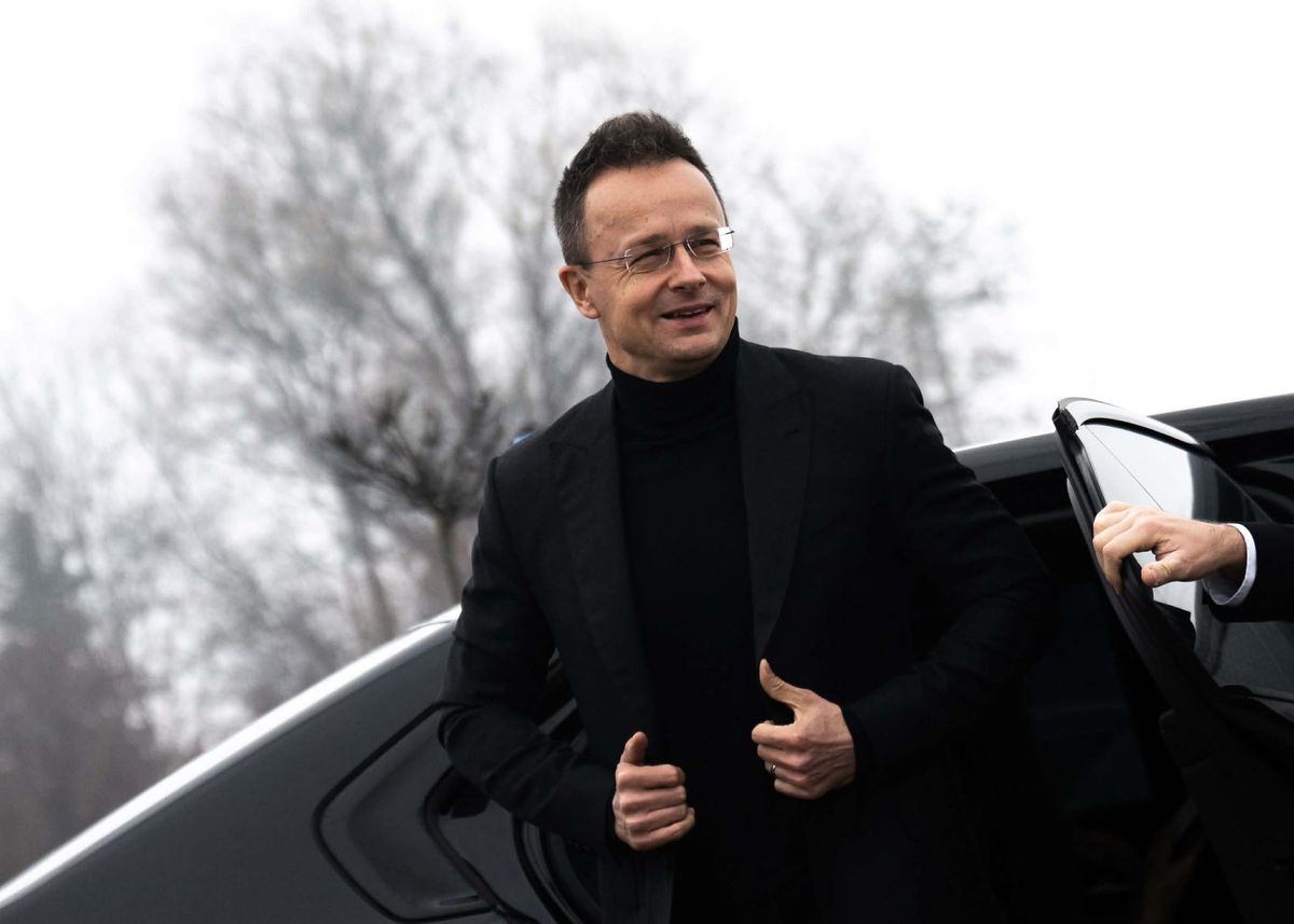 Szijjártó Péter, a Honvéd elnöke a kezdeményezésével a szurkolók kedvében jár. Vajon mi lesz a klub új neve?