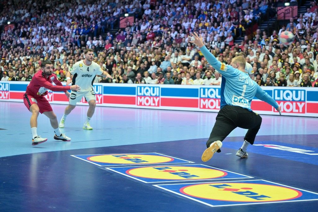 Vanja Ilics (balra) túl korán örült, Szerbia hiába győzte le Németországot a férfikézilabda Eb-n 