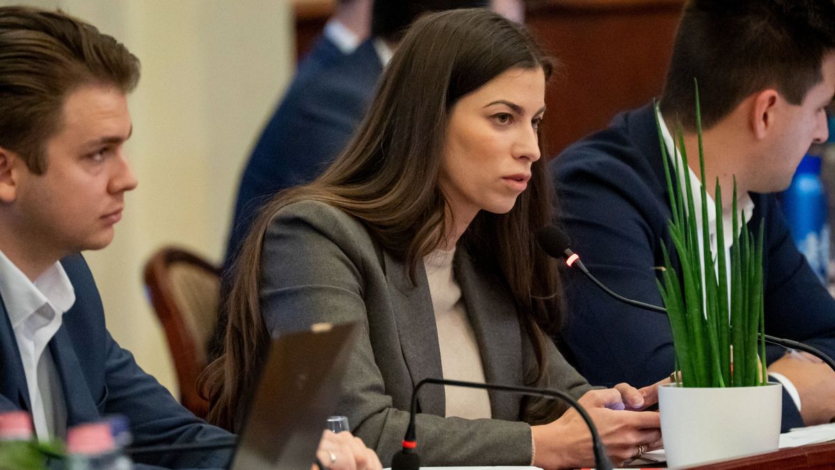 Szentkirályi Alexandra: 2,4 milliárd forinttal több marad Budapest kasszájában + videó