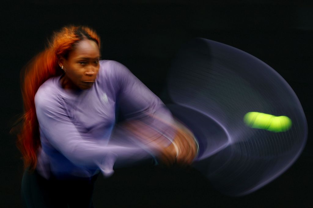 Ausztrália - Az amerikai Coco Gauff fonákot üt a 2026-os Australian Open előtti edzésen 