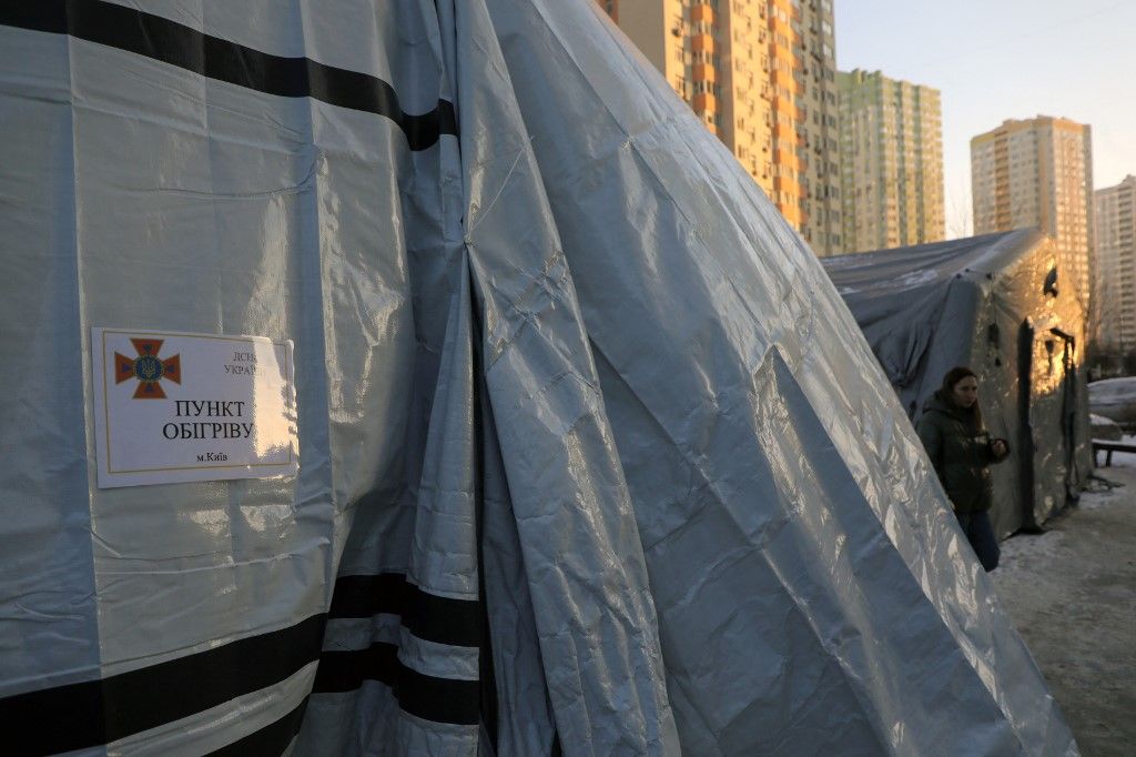 A mobile heating point of the State Emergency Service of Ukraine deploys in the Voskresenka residential area in Kyiv, Ukraine, on January 21, 2026 (Photo by Yuliia Ovsiannikova/Ukrinform/NurPhoto). NO USE RUSSIA. NO USE BELARUS. (Photo by Ukrinform/NurPhoto) (Photo by Yuliia Ovsiannikova / NurPhoto via AFP)
