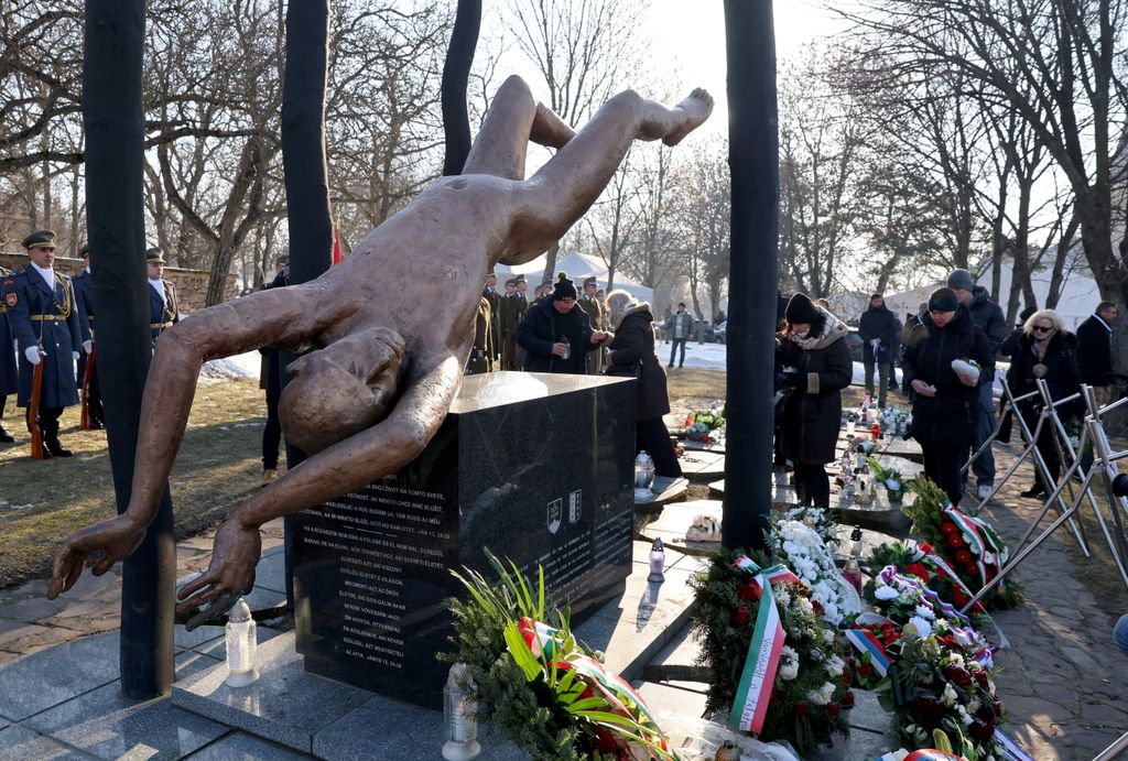 Megemlékezés a hejcei katasztrófa huszadik évfordulóján a Borsó-hegyen