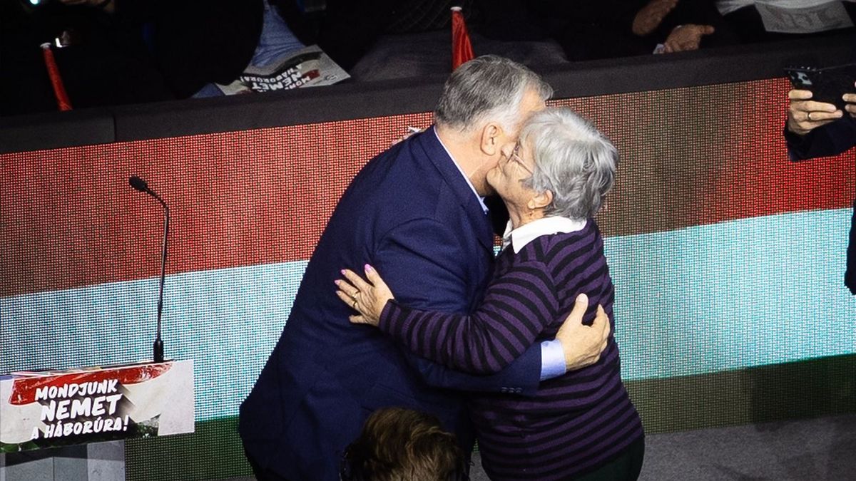 Orbán Viktor az emberekkel találkozott, Magyar Péter megfutamodott + videó