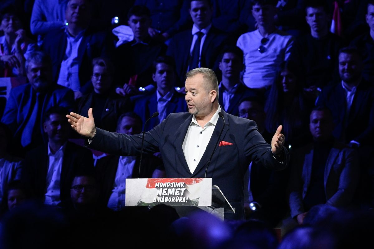 Miskolc, 2026. január 17.
Hollósy András alpolgármester beszédet mond a Digitális Polgári Körök által szervezett háborúellenes gyűlésen a miskolci DVTK Arénában 2026. január 17-én.
MTI/Koszticsák Szilárd