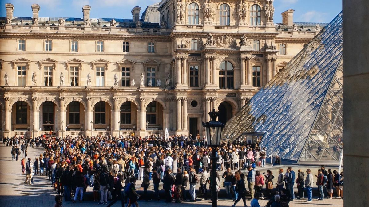 A Louvre megemeli a belépődíjat a nem európai turisták számára – íme az okok