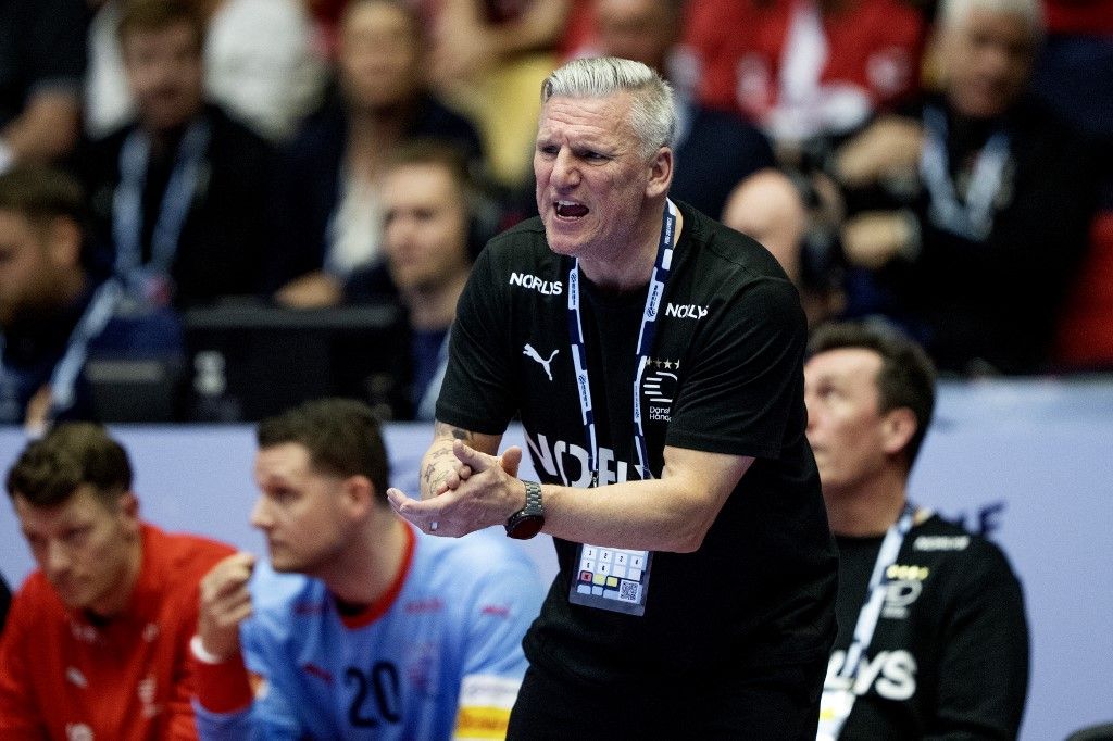 Denmark's head coach Nikolaj Jacobsen reacts during the EHF Euro 2026 Group B preliminary round handball match between Denmark and Portugal in Herning on January 20, 2026. (Photo by Bo Amstrup / Ritzau Scanpix / AFP) / Denmark OUT