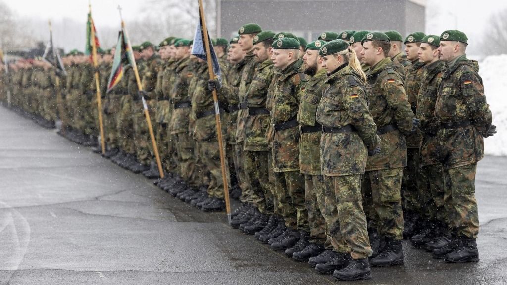 A lengyel külügyminiszter egy európai légió létrehozását szorgalmazta