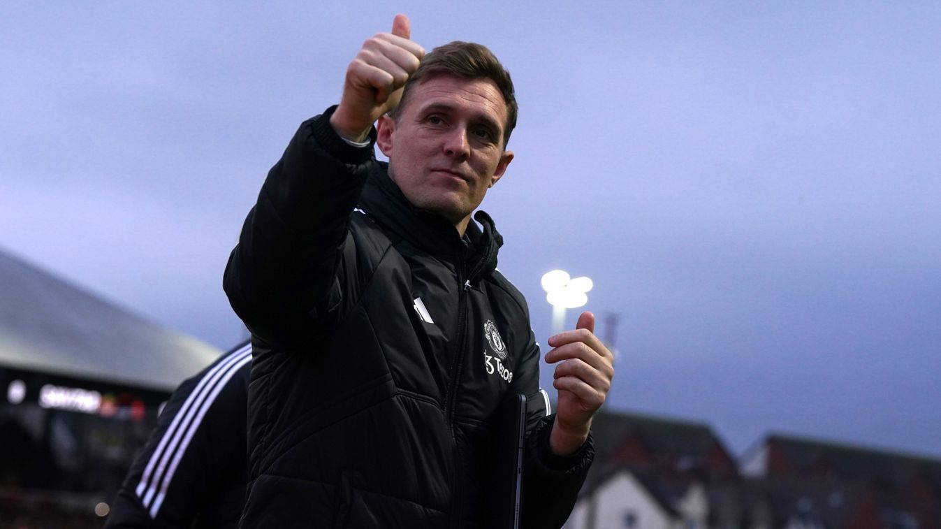 A Manchester United Darren Fletchernek szavazott bizalmat.