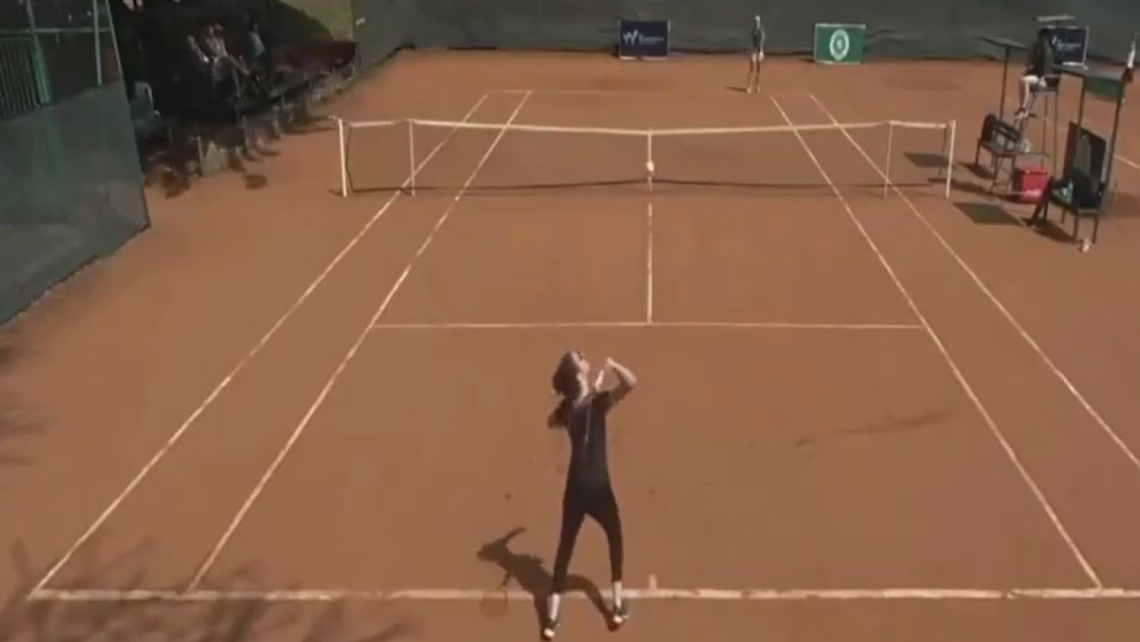 Hajar Abdelkader (háttal) nevét egycsapásra megismerte az egész világ 