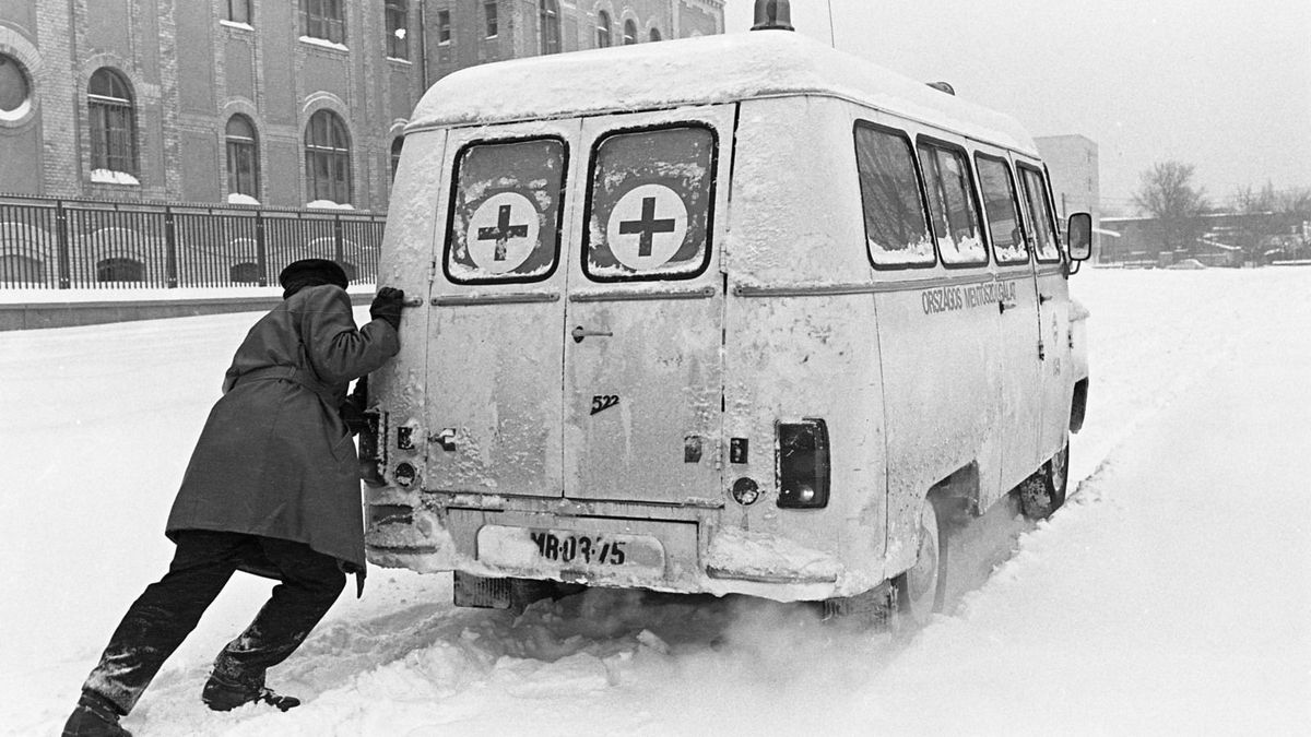 Az 1987-es nagy havazás Budapesten. Fotó: Fortepan, Urbán Tamás