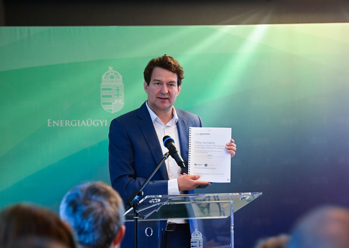 Budapest, 2025. szeptember 4.
György László gazdasági stratégiákért és a Tanítsunk Magyarországért program irányításáért felelős kormánybiztos az Előre, ne hátra! - Az oktatási rendszer felkészítése a mesterséges intelligencia hatásaira című vitairat sajtónyilvános bemutatóján az Energiaügyi Minisztériumban 2025. szeptember 4-én.
MTI/Bruzák Noémi