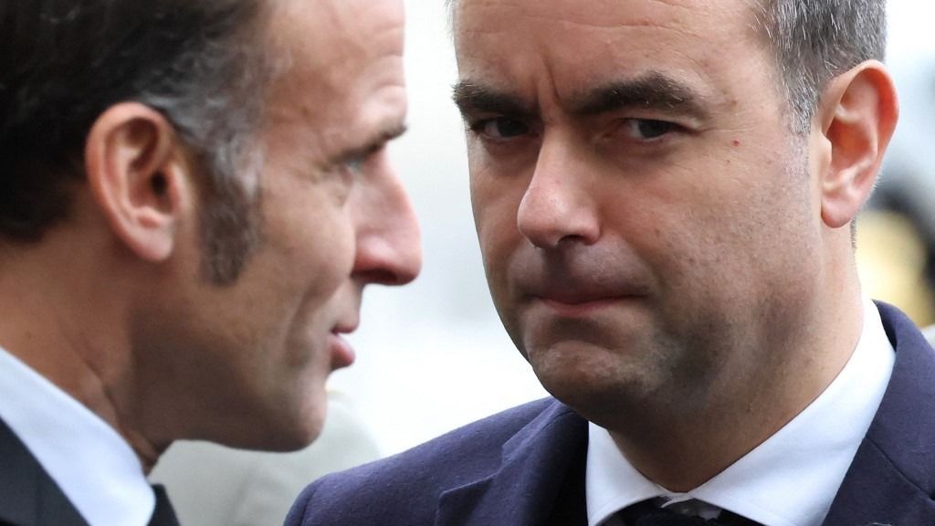 A francia elnök Emmanuel Macron és a francia miniszterelnök Sebastien Lecornu 