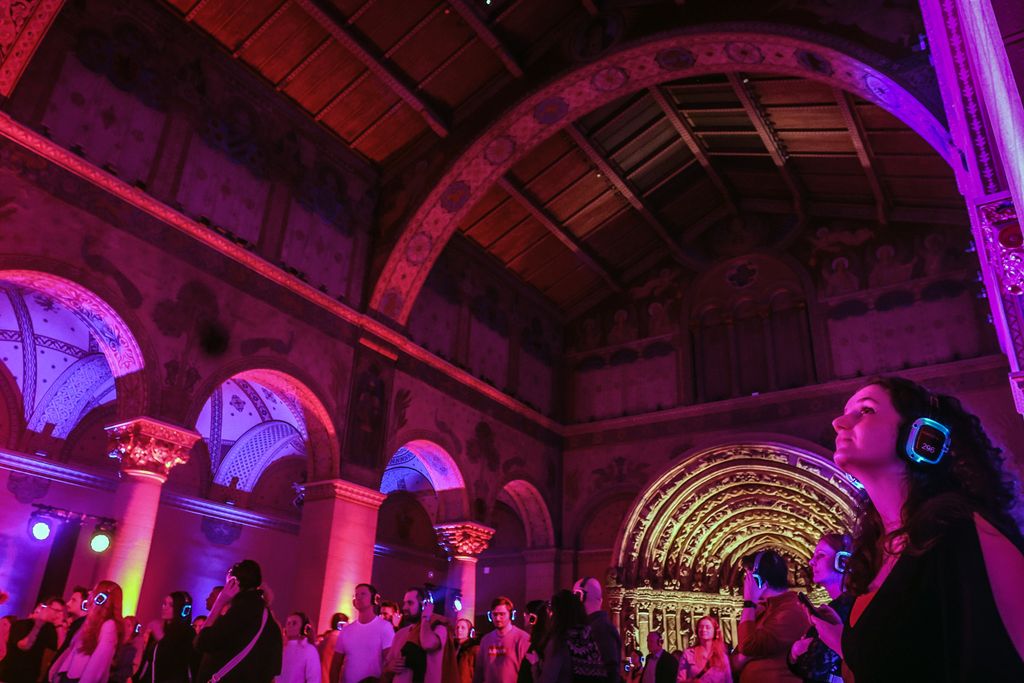 Blake the Silence Silent Disco a Szépművészeti Múzeumban az ország első múzeumi Silent Discója