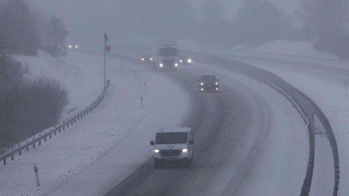 Kiszállt a baleset után az M6-oson az autóból, elütötte egy autó, de a biztos halál csak ezután érkezett meg