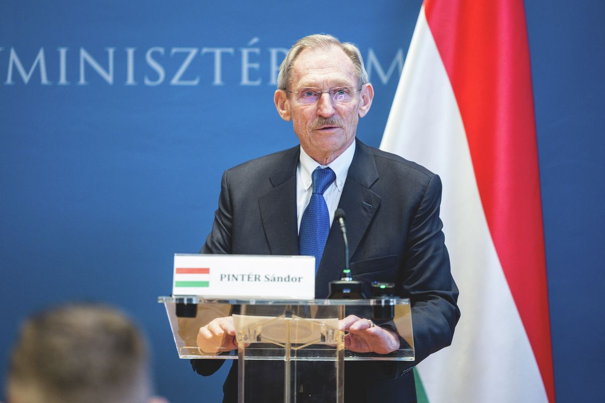 Dr. Pintér Sándor belügyminiszter