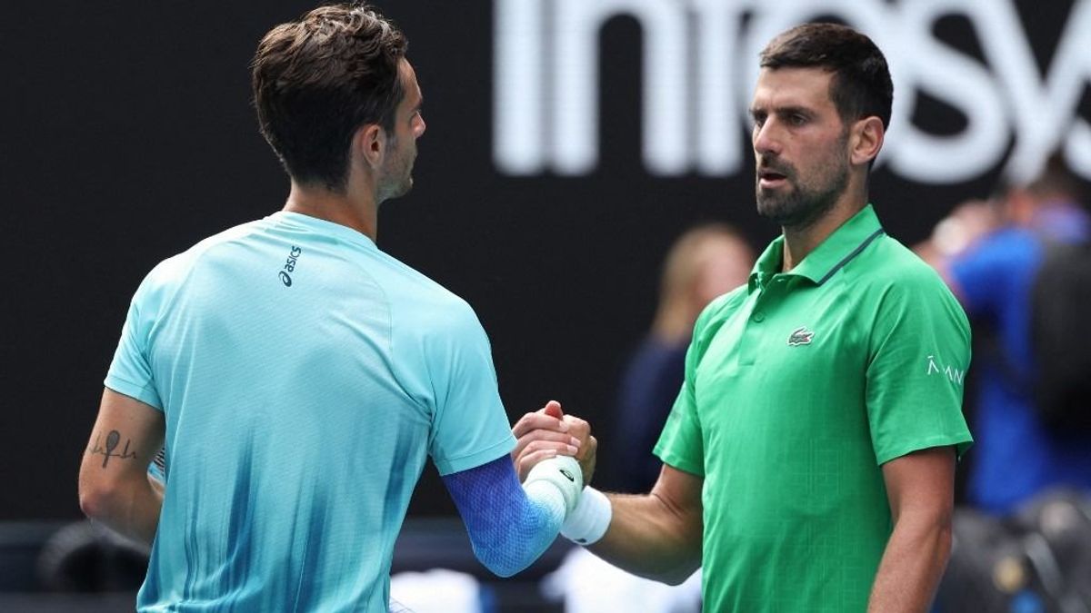 Novak Djokovics ellenfele kétszettes előnyben feladta az AO-negyeddöntőjüket