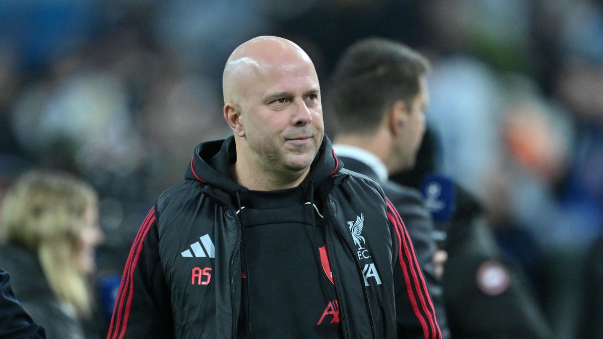 Carragher figyelmezteti Slotot, akit a Liverpool egy esetben szinte biztos, hogy kirúg