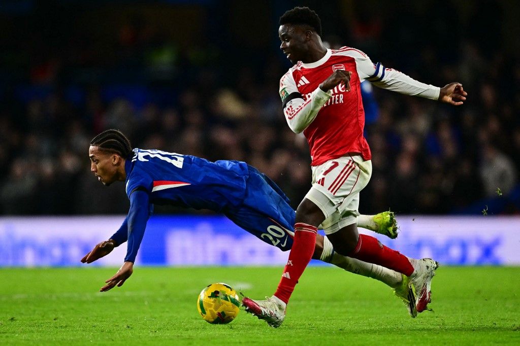 Joao Pedro és Bukayo Saka párharca. Utóbbi csapata, az Arsenal idegenben is esélyesebb volt a Ligakupa elődöntőjének első mérkőzése előtt