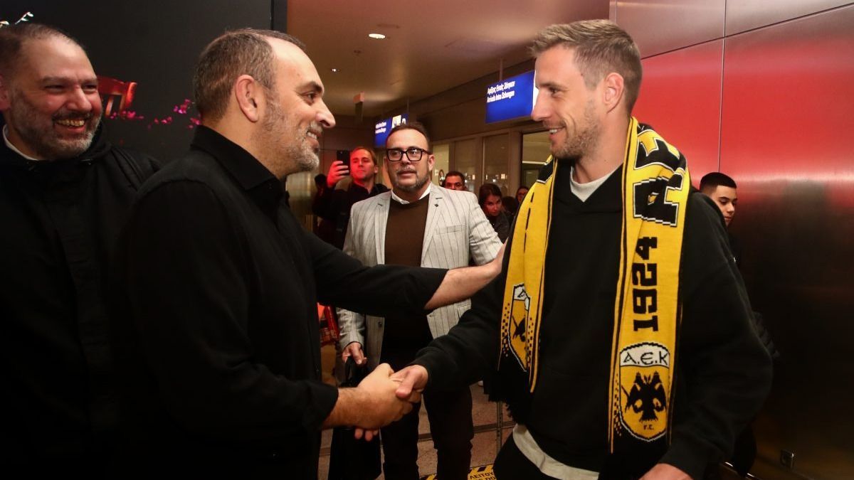 Varga Barnabás kedden írt alá Görögországban.