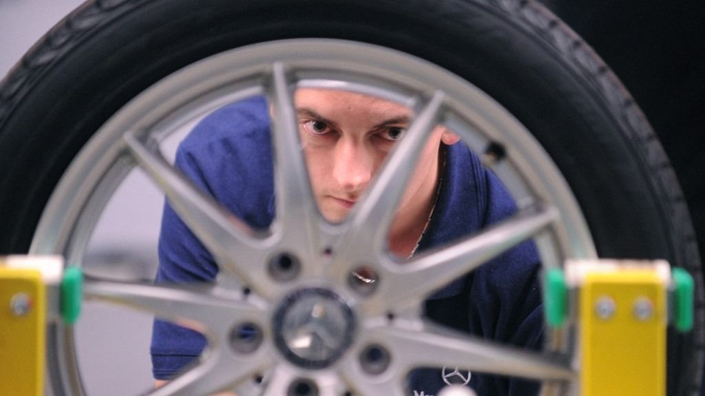 Szijjártó Péter bejelentette: A Mercedes Magyarországra hozza az A-osztály gyártását is 2026-tól.