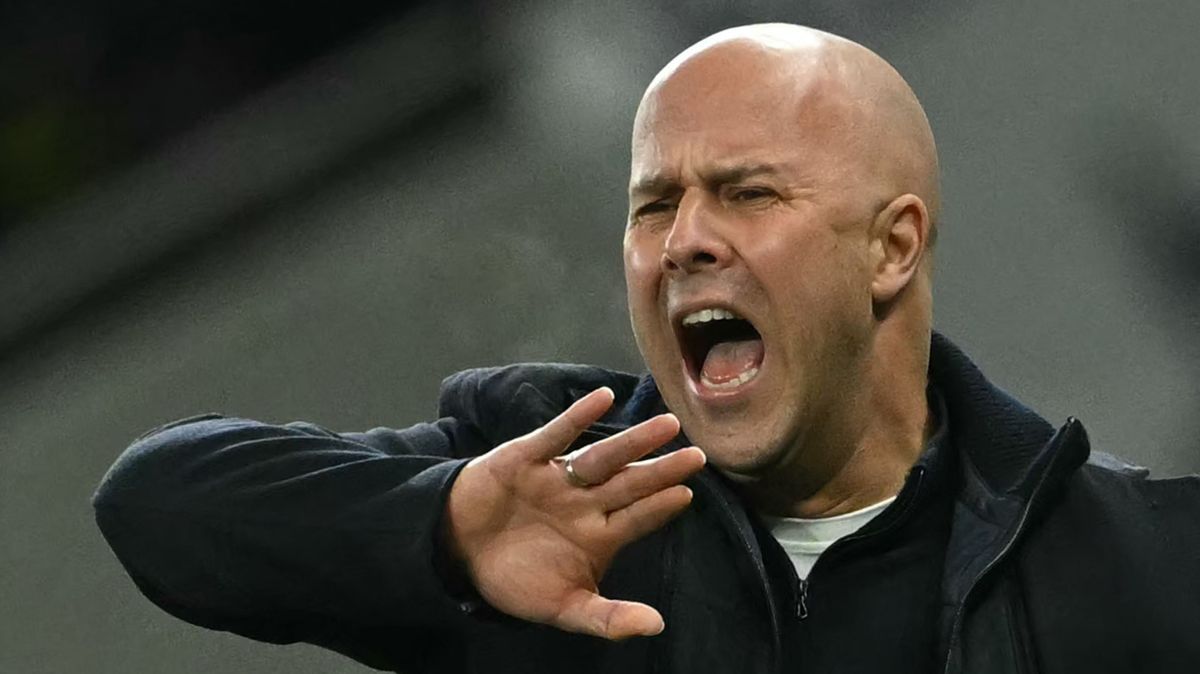 Slot csak annak tud örülni, hogy csapattársa nem követte Szoboszlai példáját