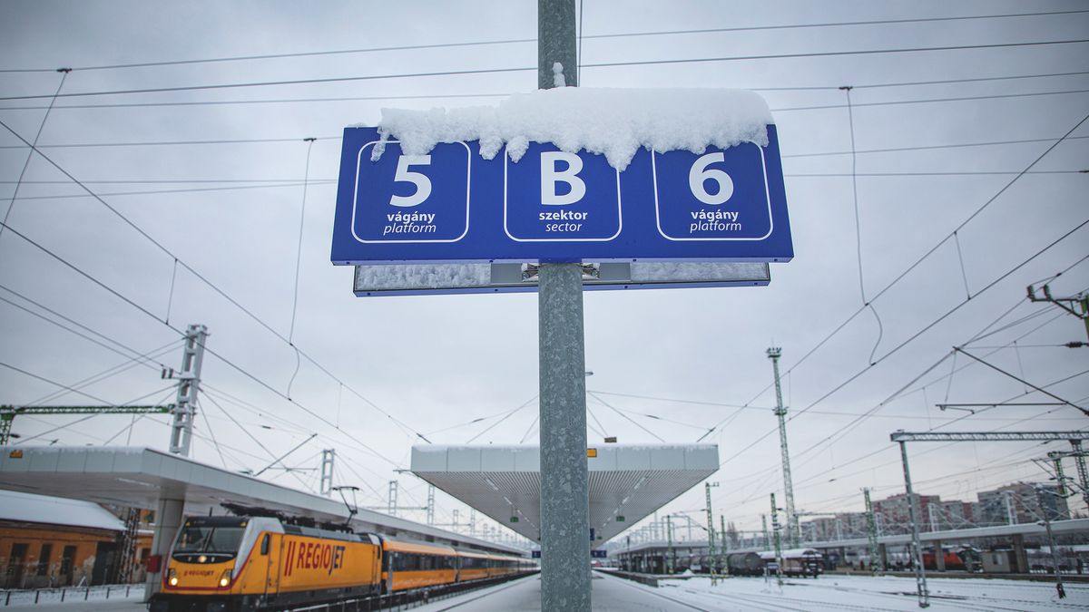 Balatonfürednél akadozik a vasúti közlekedés, pótlóbuszok járnak