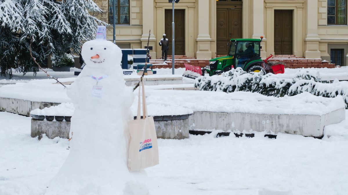 Hófúvásra figyelmeztet a meteorológia a hétvégén, térképen az első-és másodfokú figyelmeztetések