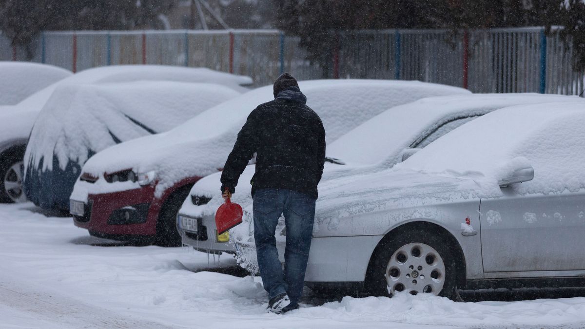 A színét sem lehetett látni az autónak, amikor elindult vele az ózdi sofőr, elszabadult a pokol a kommentszekcióban + fotók