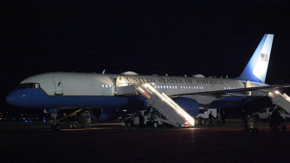 Dráma Trump gépén, az Air Force One röviddel a felszállás után visszafordult