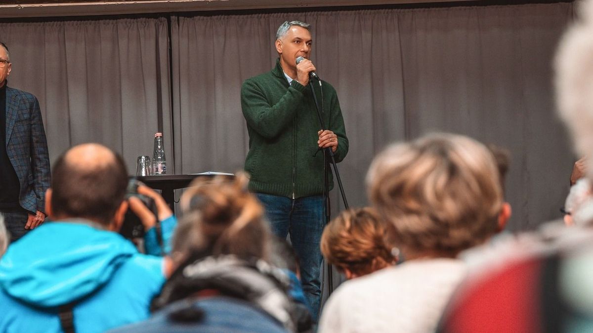 Lázár János: Van, aki beszélgetni jött és van, akit provokálni küldtek! + videó