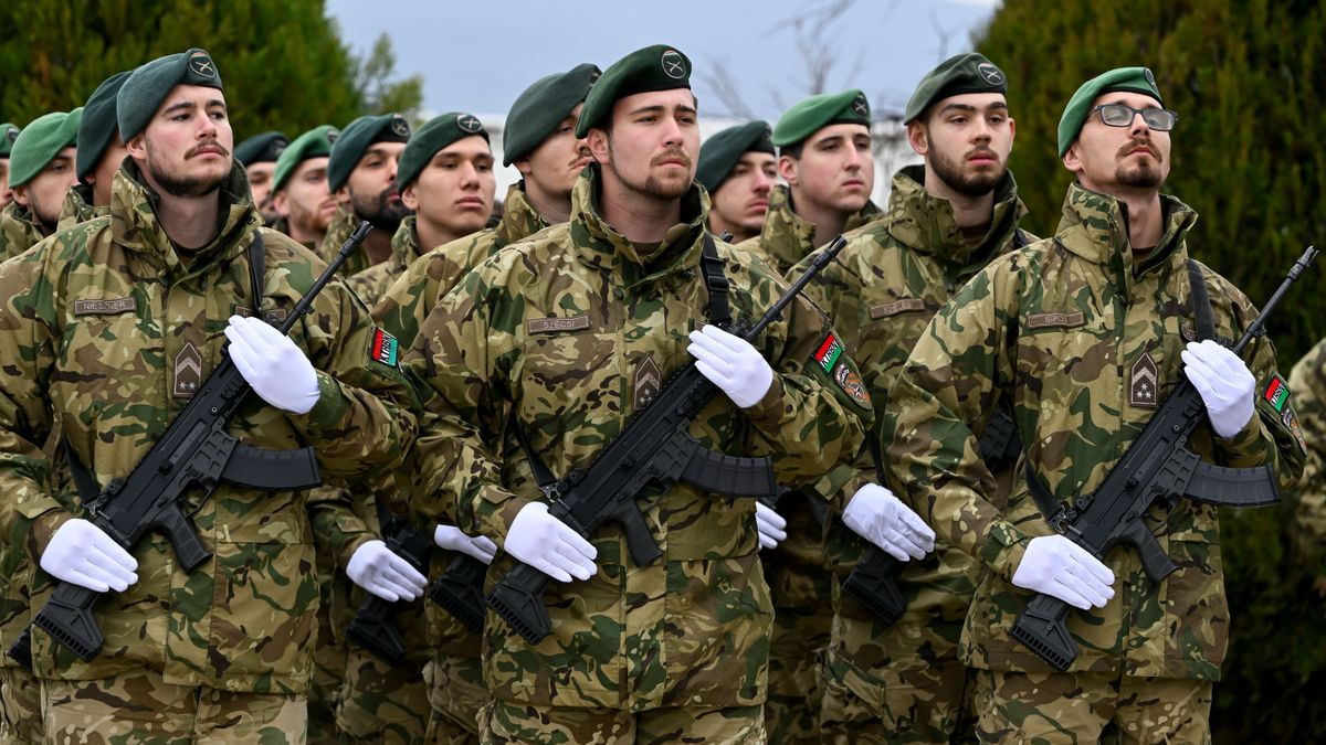 Katonák is igényelhetik az egymillió forintos otthontámogatást