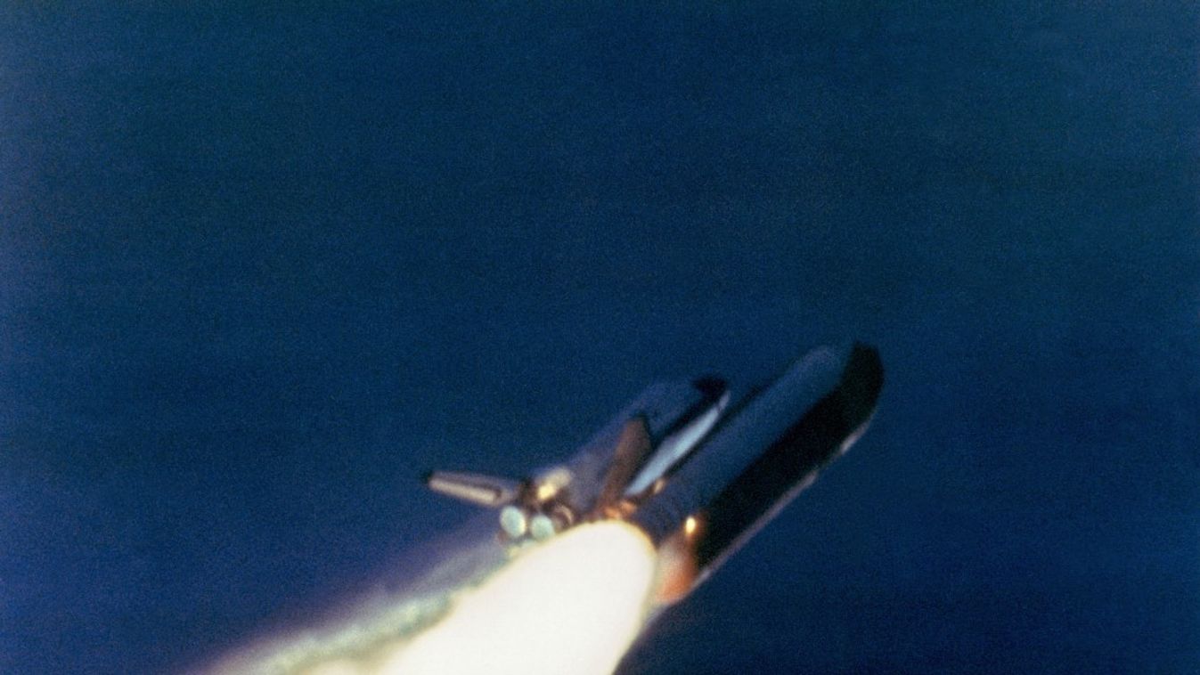 A Challenger űrsikló rakétameghajtója felrobban (Fotó: AFP)