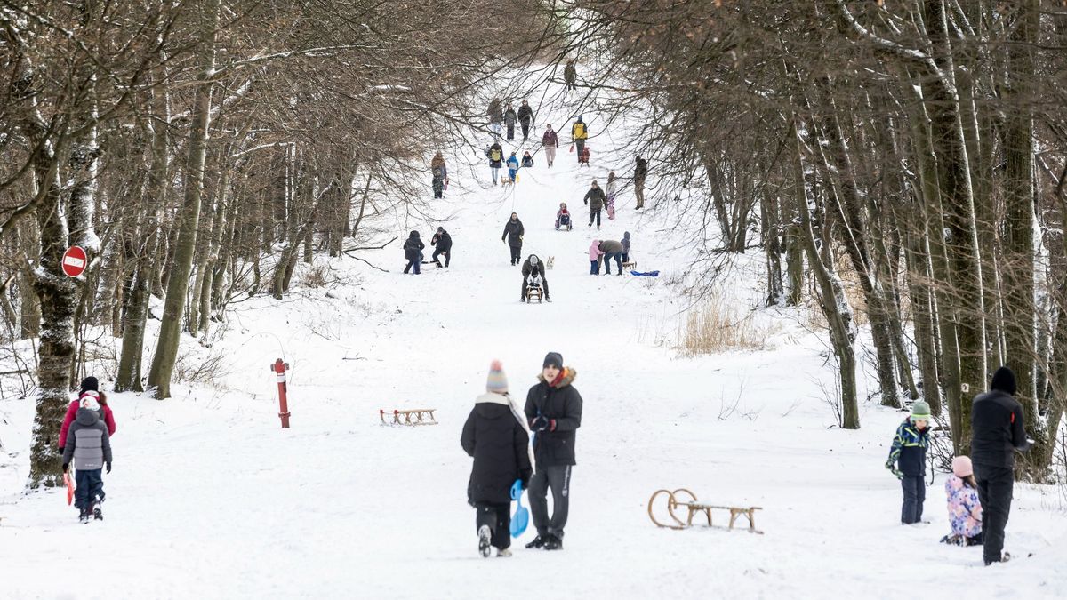 Kiadták a veszélyjelzést: húsz centinél több friss hó hullhat