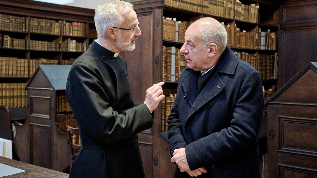 Sulyok Tamás történelmi dokumentumot tekintett meg