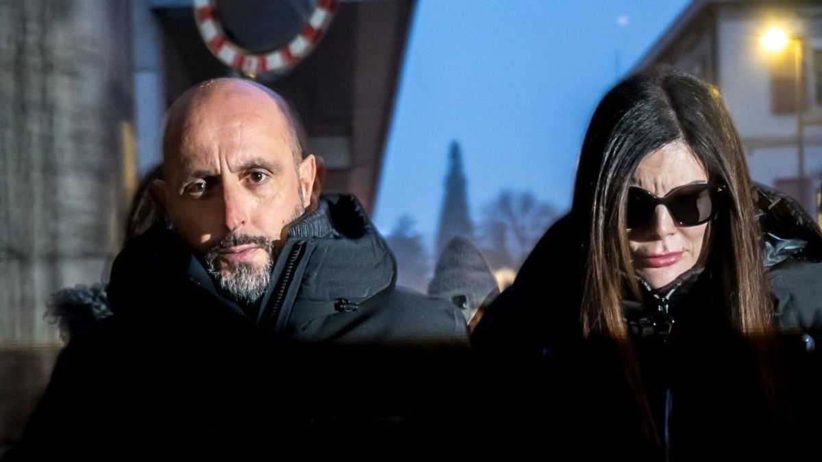 A szilveszterkor leégett bár üzemeltetőjének a felesége sem hagyhatja el Svájcot, bevonták az útlevelét is