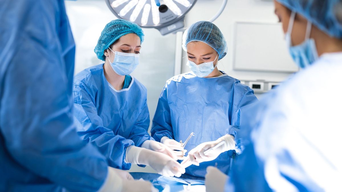 Bravúros műtét Pécsen: mérföldkő a szerváltültetésben