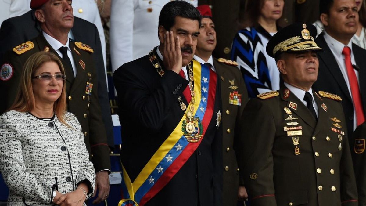 Így szállították át egy brooklyni börtönbe a Madurot házaspárt + videó