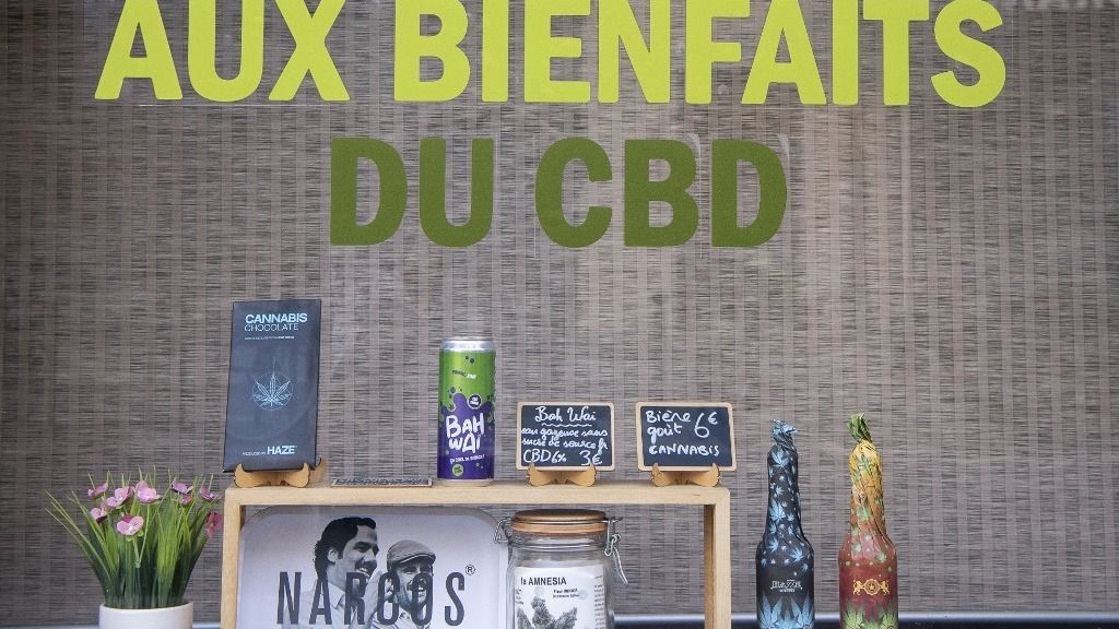 A brüsszeli bíróság drogpárti álláspont képviseletére kötelezné Magyarországot