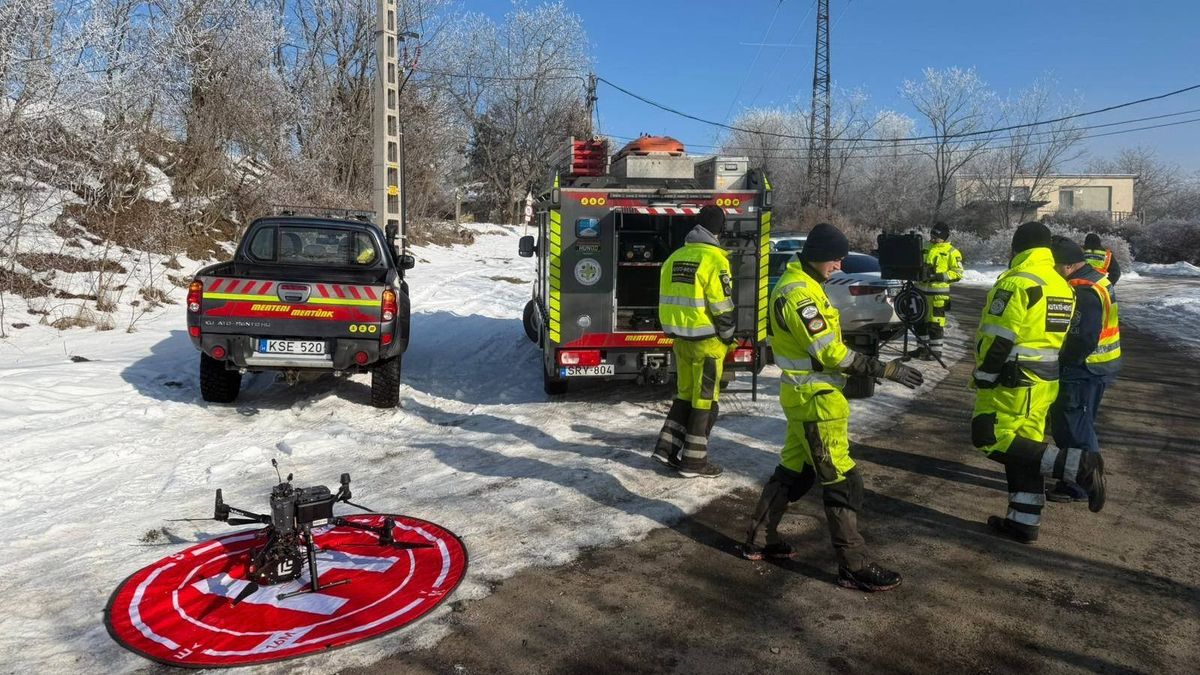 Mentőexpedícióra indultak a kutató-mentők Gödöllőn, de már csak a holttestet hozhatták le a hegyről