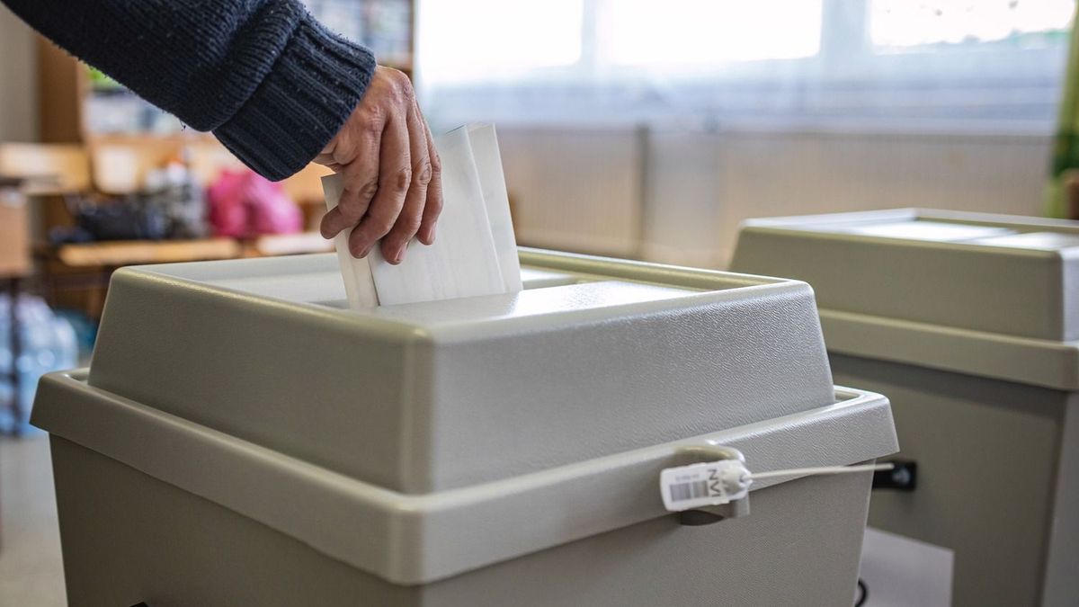 Magabiztos, kétszámjegyű Fidesz-előny a kampánystart előtt