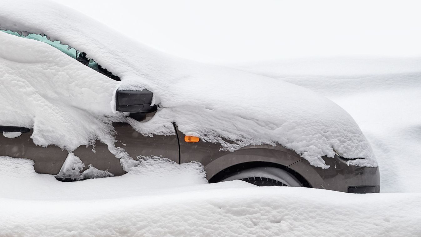 stuck car in snowdrift, passenger car is covered with snow in winter, winter road collapse
2217015673
Illusztráció
Shutterstock