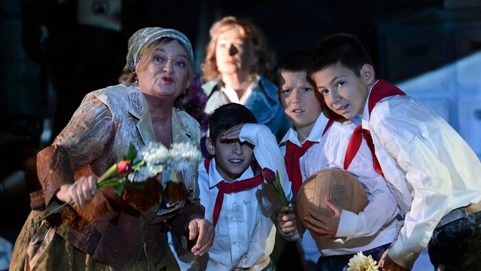 1956 - A Tóth Ilonka című darab bemutatója a budapesti Nemzeti Színházban