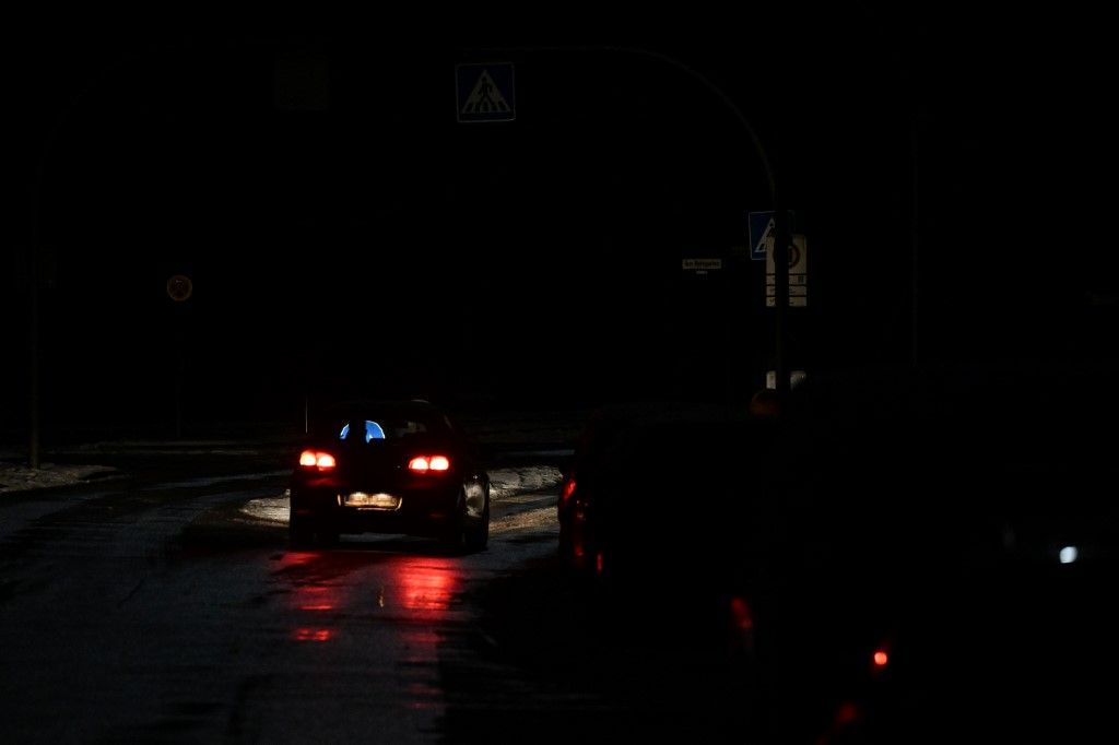 Áramszünet okoz nehézséget Berlin délnyugati részén, Zehlendorf kerületében is Fotó: RALF HIRSCHBERGER / AFP