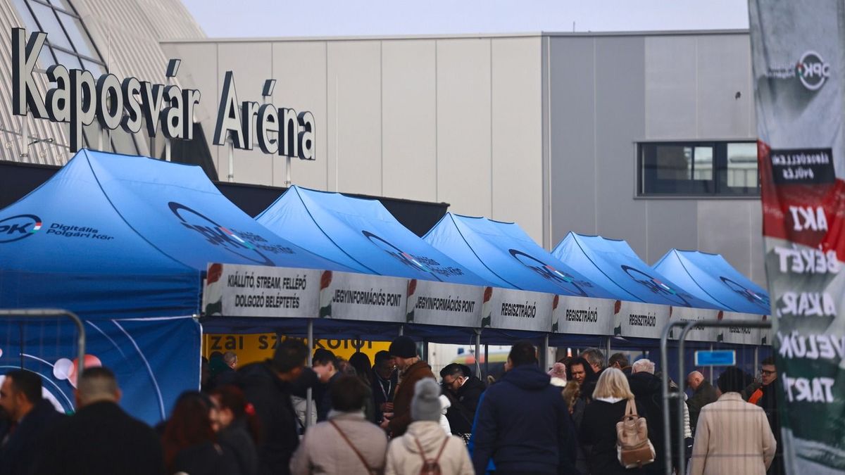 Kaposvárra érkezett a háborúellenes gyűlés – Kövesse nálunk élőben!