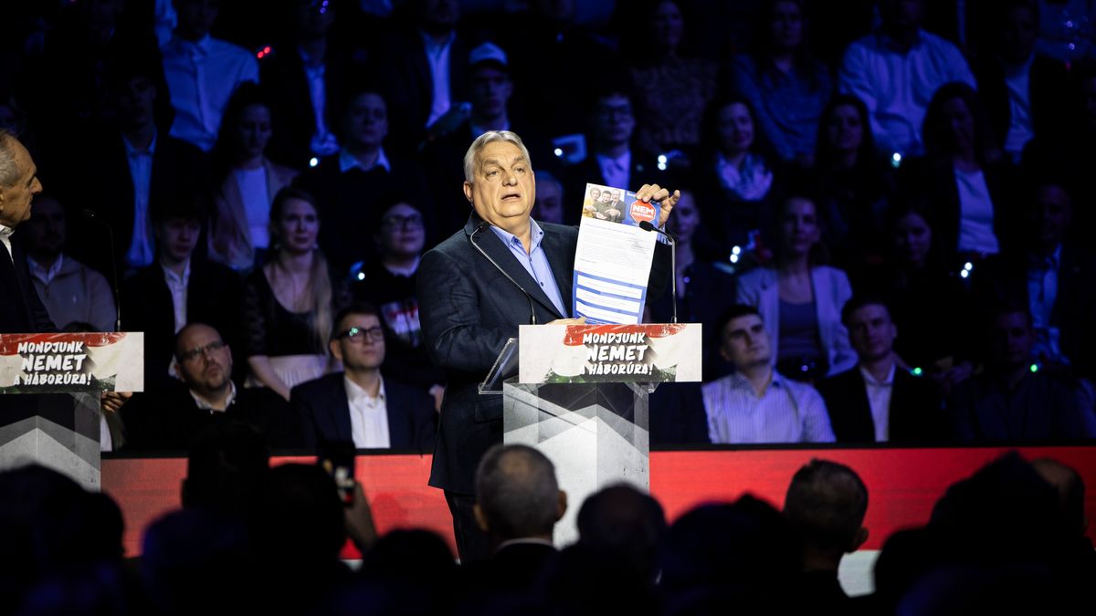 Személyesen Orbán Viktor viszi ki az első nemzeti petíciót