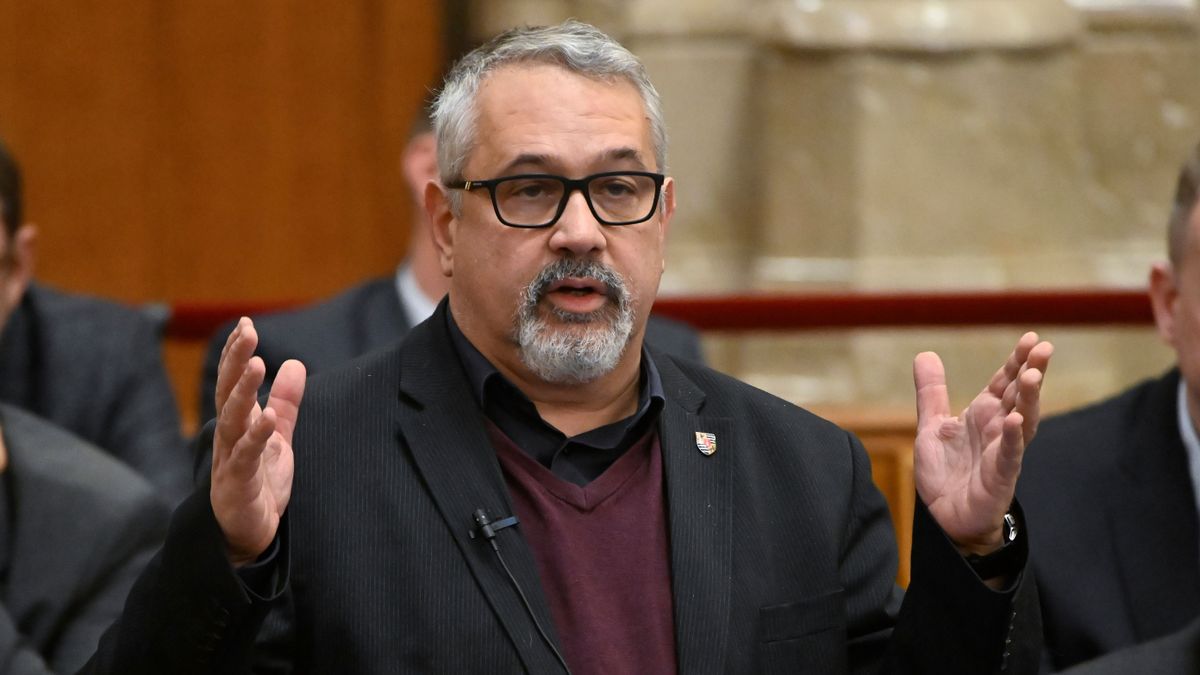 Meg akarta téveszteni a nyugdíjasokat a DK-s Arató Gergely, durván helyretették a Facebookon