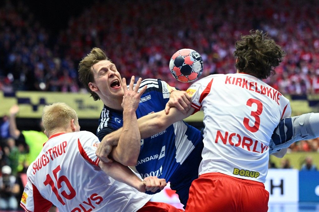 Magnus Saugstrup Janus Smarasont, a Szeged játékosát sem kímélte az Izland elleni elődöntőben. Fokozódó hangulat Herningben a kézilabda Eb dán-német döntője előtt