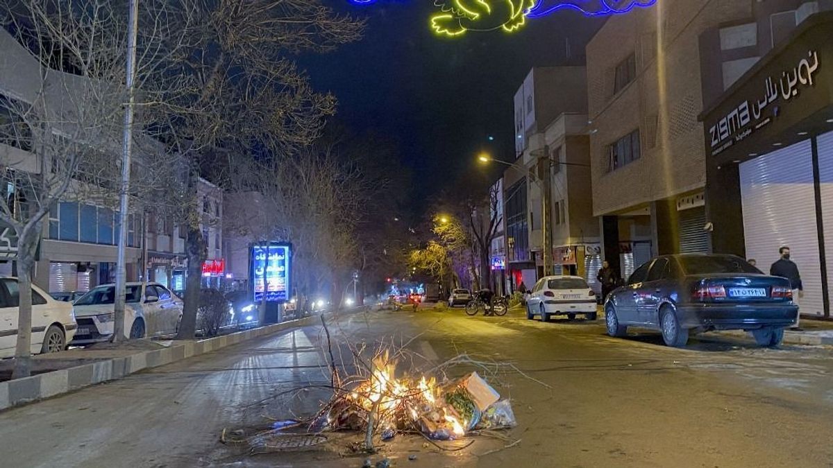 Tüntetések és atomvita szorításában Irán