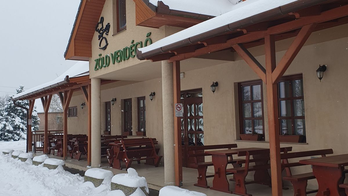 Csúcspacal és élvezetes birkapörkölt az akasztói Zöld vendéglőben