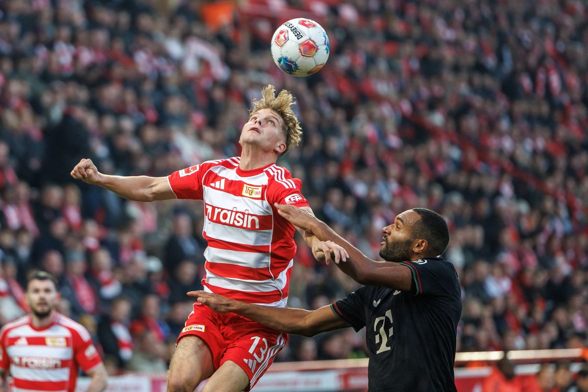 dpatop - 08 November 2025, Berlin: Soccer: Bundesliga, 1. FC Union Berlin - Bayern Munich, Matchday 10, An der Alten Försterei. Andras Schäfer (Union Berlin) in action against Jonathan Tah (r, Bayern Munich). Photo: Andreas Gora/dpa - IMPORTANT NOTE: In accordance with the regulations of the DFL German Football League and the DFB German Football Association, it is prohibited to utilize or have utilized photographs taken in the stadium and/or of the match in the form of sequential images and/or video-like photo series. (Photo by Andreas Gora / dpa Picture-Alliance via AFP)
